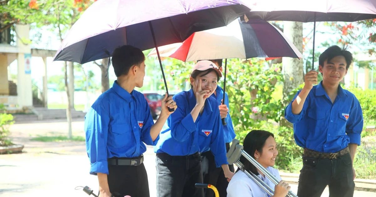100 đội hình thanh niên tình nguyện tiếp sức sĩ tử