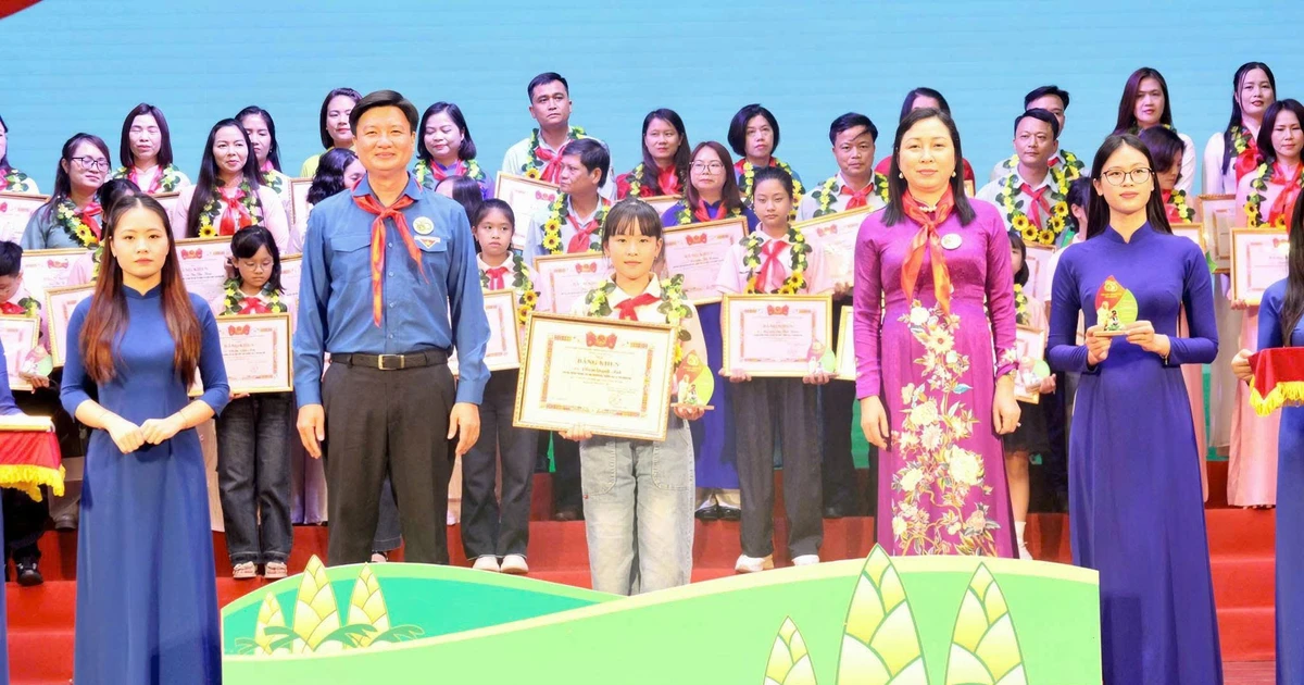 Tuyên dương Tổng phụ trách Đội tiêu biểu và Chỉ huy Đội giỏi tỉnh Ninh Bình