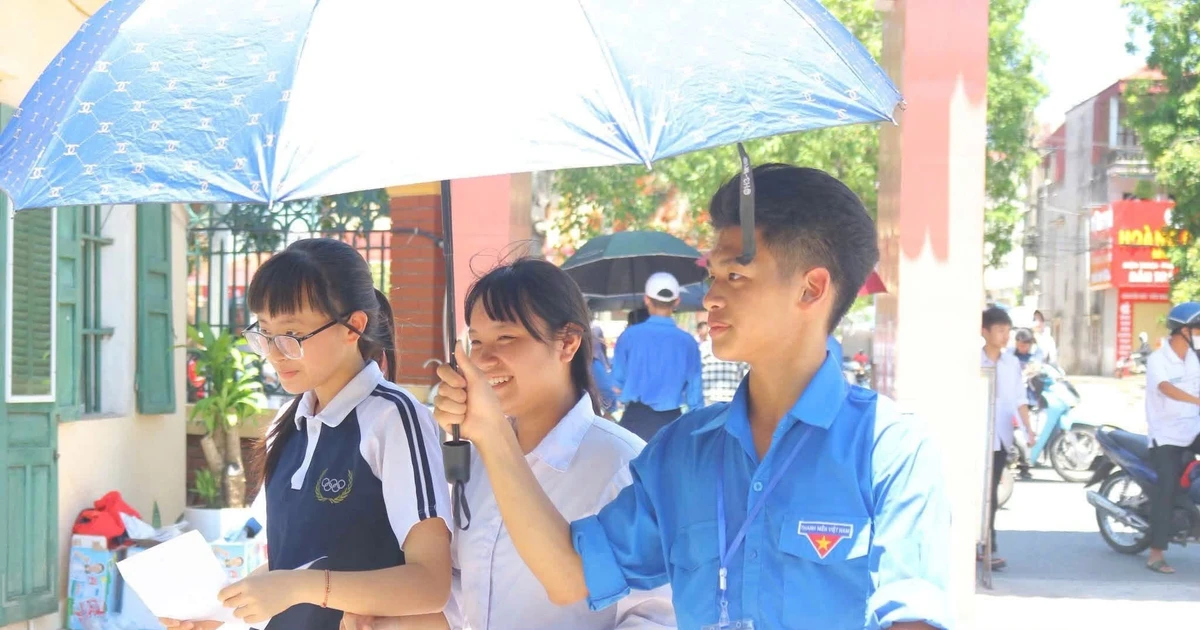 Hơn 6.000 đoàn viên, thanh niên Ninh Bình hỗ trợ sĩ tử