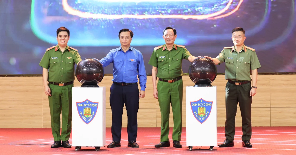 Tuổi trẻ Cảnh sát Cơ động ra mắt công trình thanh niên 'AI chiến sĩ mới'