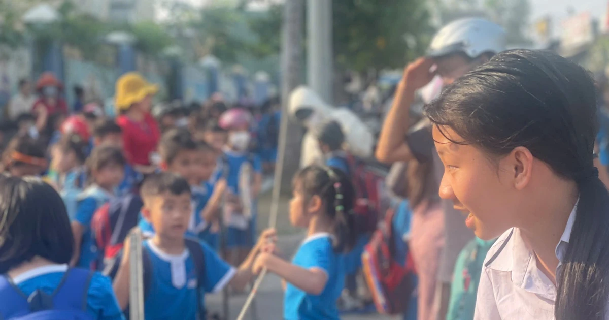 Sự thật 'trẻ không học bán trú bị đuổi ra ngoài bêu nắng'