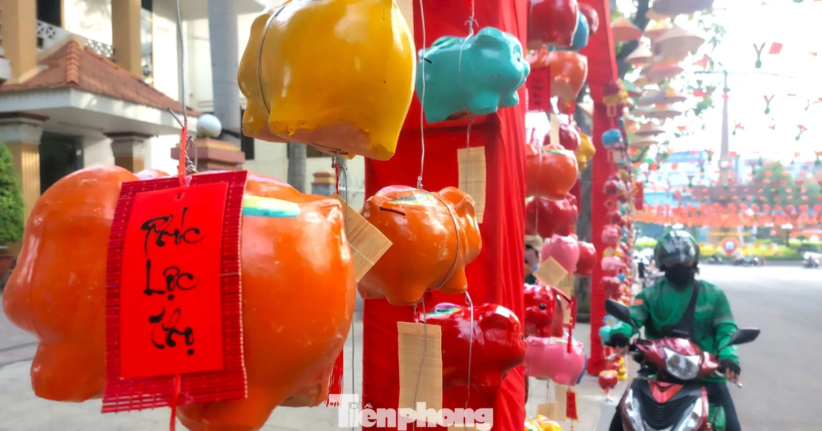 Check-in 'Đường heo đất', nhận lời chúc tốt lành Tết Bính Ngọ