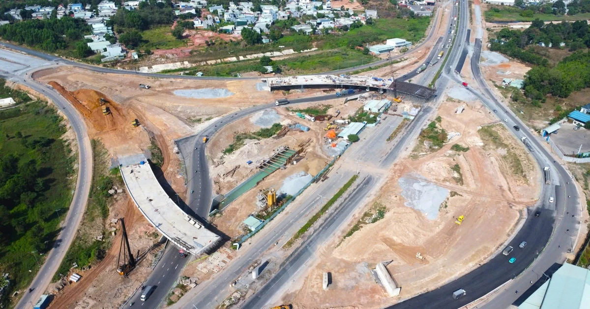 Cận cảnh nút giao trọng điểm trên tuyến Vành đai 3 TPHCM đang hoàn thiện