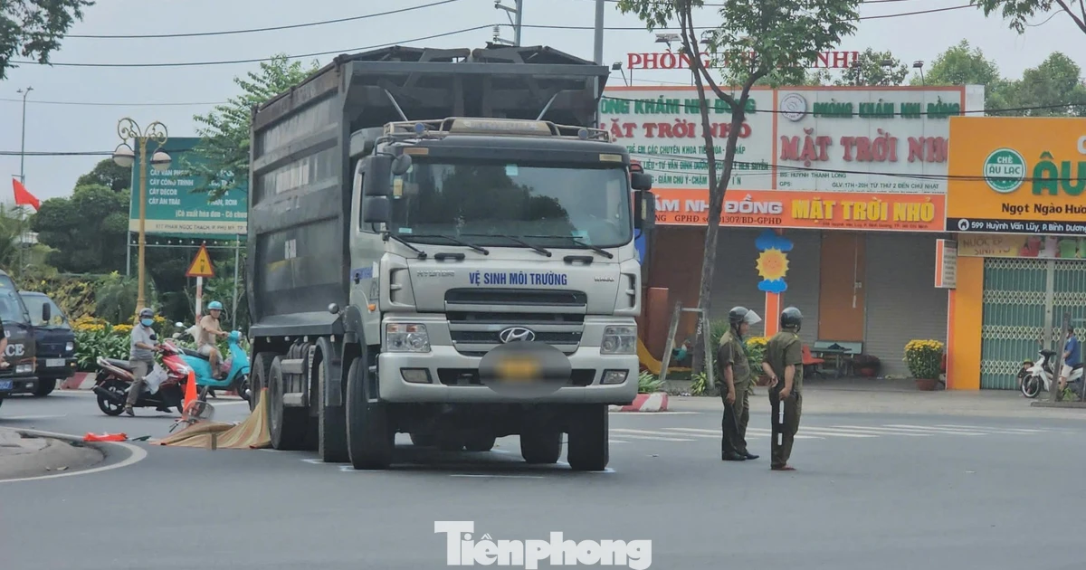 Người phụ nữ tử vong dưới bánh xe tải chiều 26 Tết