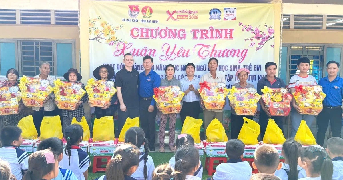 Thanh niên TPHCM chăm lo Tết cho người dân, thiếu nhi vùng biên