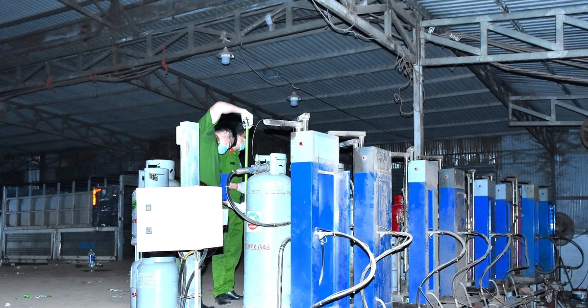 Cảnh sát đột kích 'đại bản doanh' sản xuất gas giả quy mô lớn