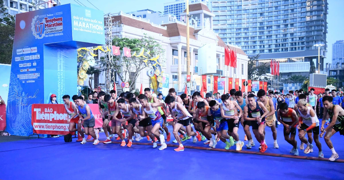 Vận động viên chạy 10km hệ tuyển xuất phát