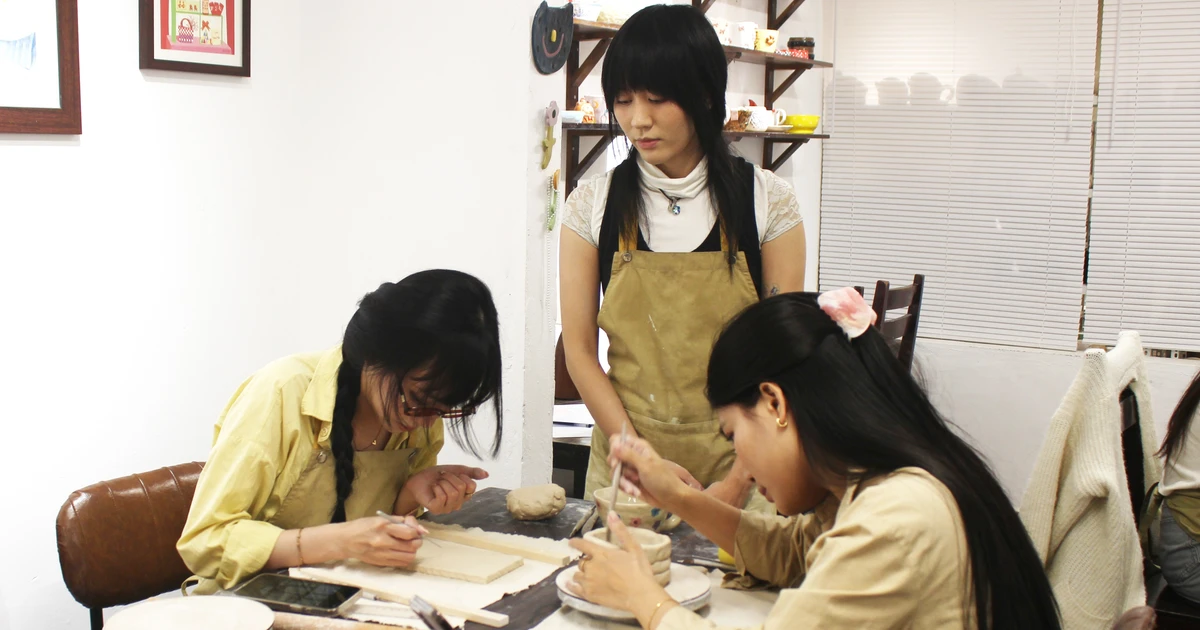 Nặn gốm giữa phố: Trào lưu 'chữa lành' mới của Gen Z Hà Nội