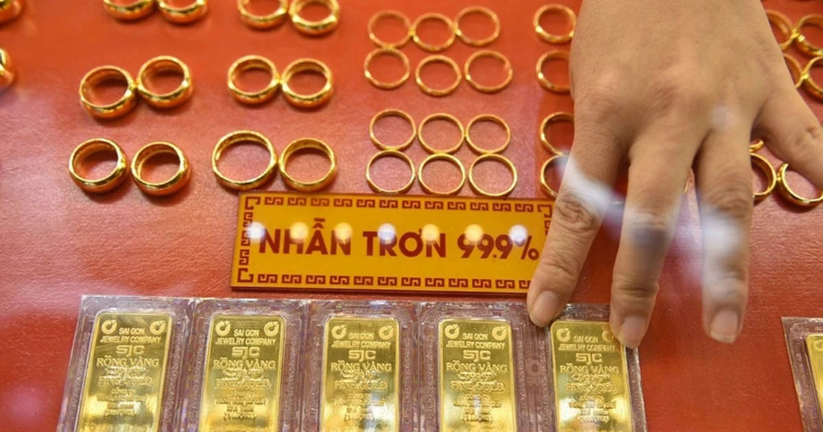 Một ngày giá vàng tăng hơn 10 triệu đồng/lượng