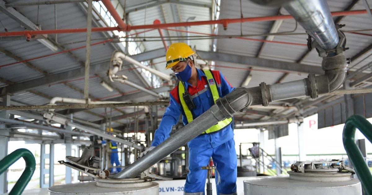 Bộ Tài chính trả lời đề nghị giảm thuế, phí trong giá xăng dầu