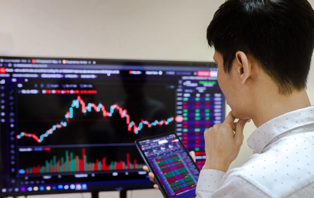 Cổ phiếu lớn gây áp lực, tiền vào chứng khoán 'mất hút'