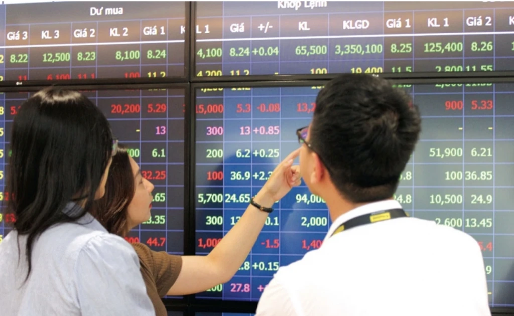 Cổ phiếu lớn nằm sàn, nhà đầu tư 'xa bờ' trước Tết