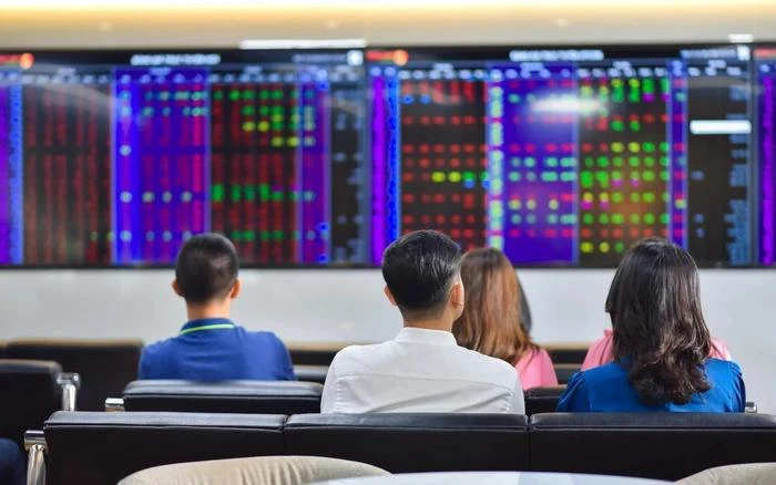 VN-Index tăng 8 tuần liên tiếp, chuyên gia nói gì về mốc 2.000 điểm?