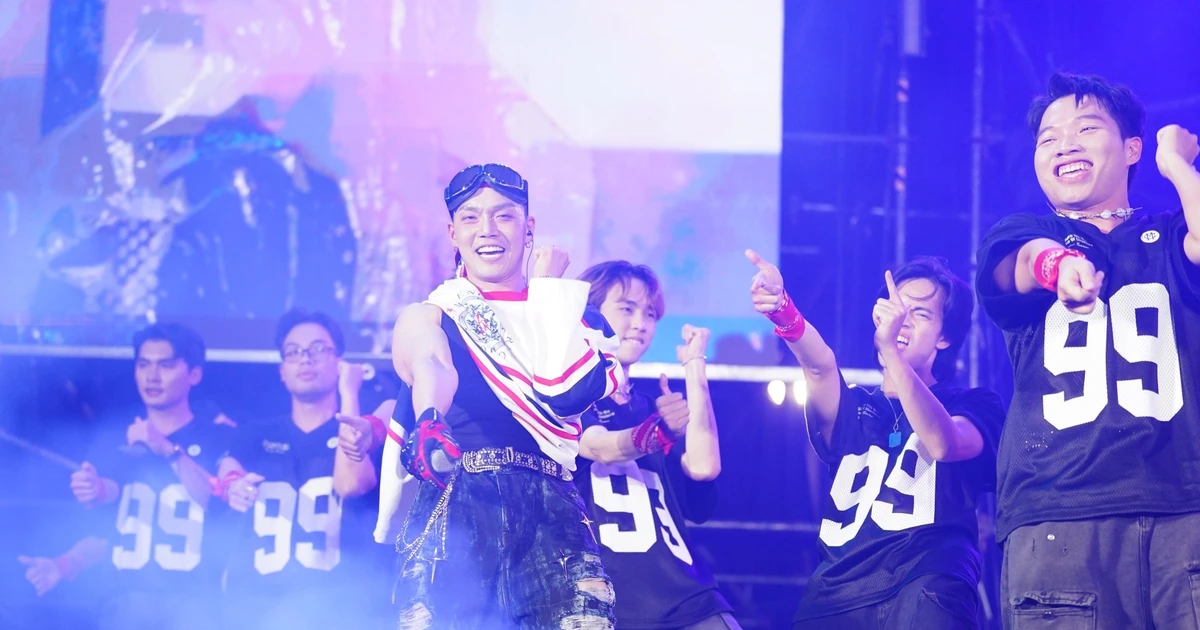 Khẳng định sự sáng tạo, gia đình Thủng Long Family khiến khán giả bùng nổ cảm xúc trong đêm 'SYNC Fest 2025'