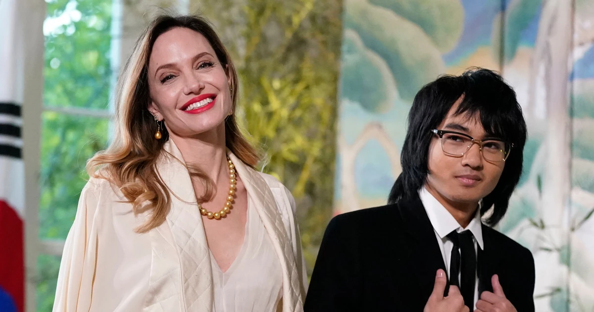 Con trai cả bỏ họ Brad Pitt