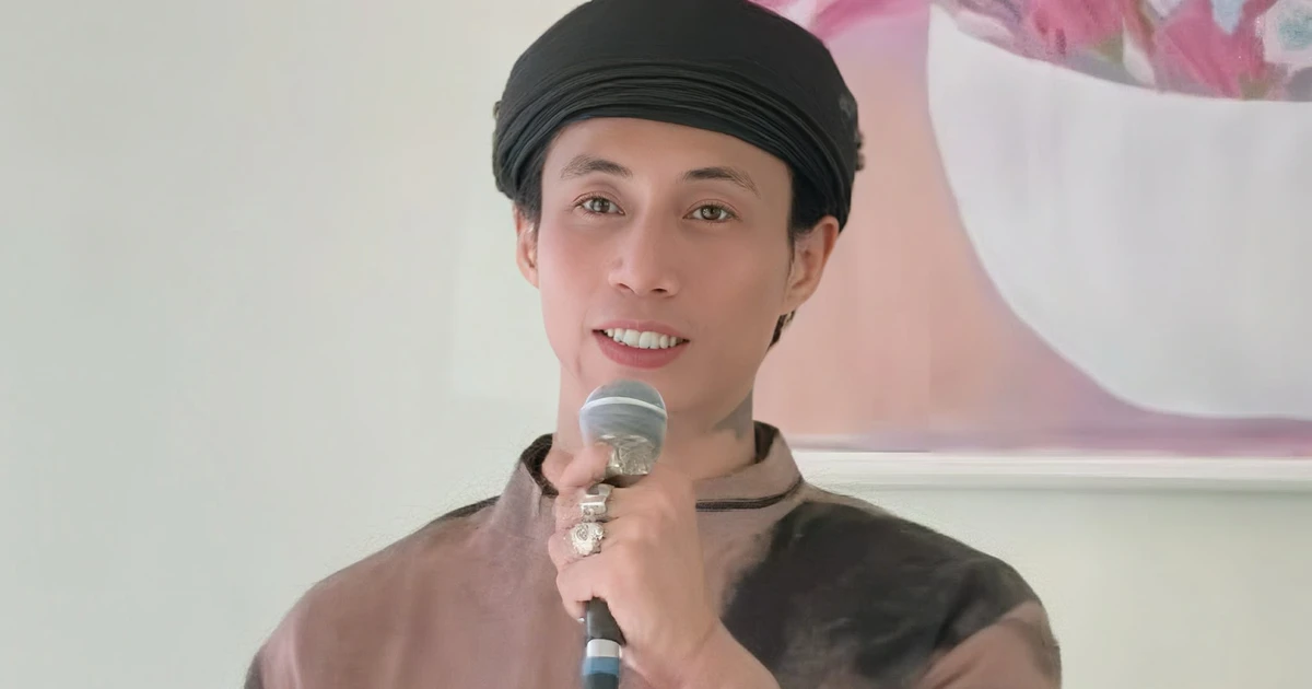 Hình ảnh khác lạ của Phạm Anh Khoa