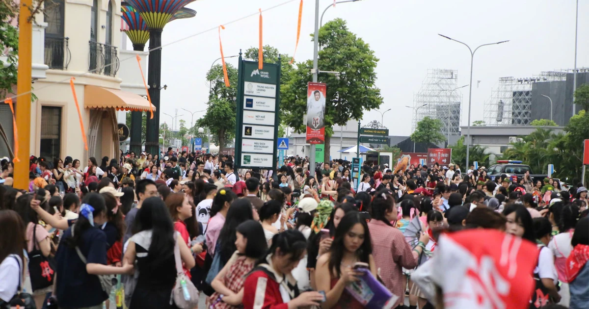 Biển người đổ về Hưng Yên