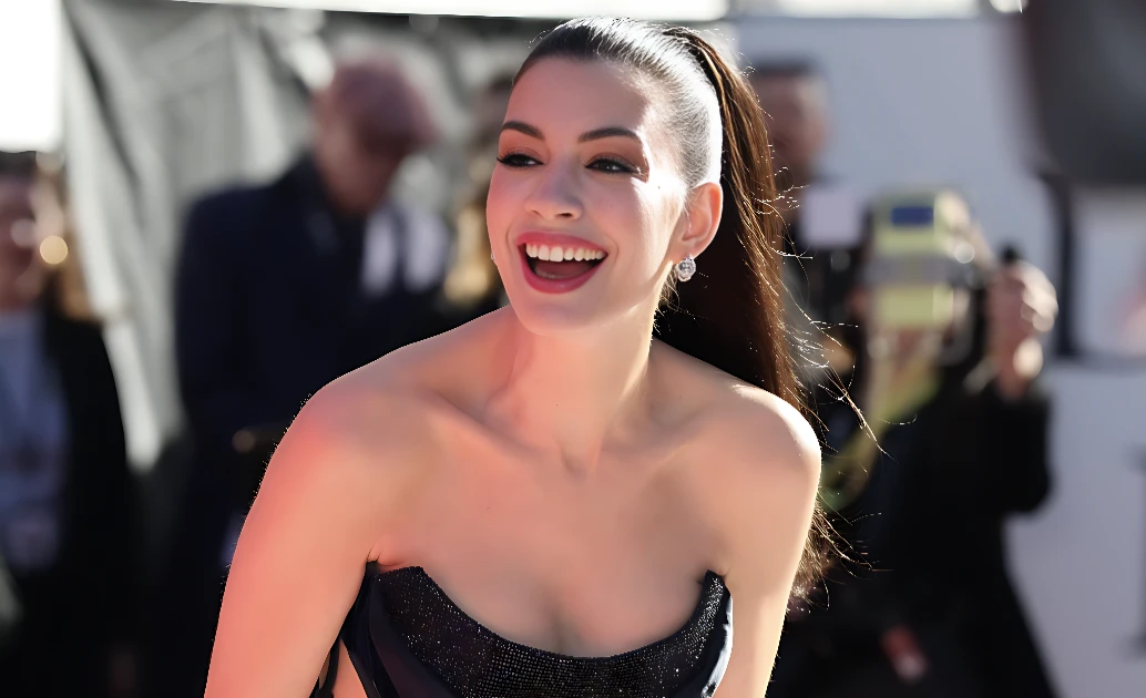 Người phụ nữ đẹp nhất thế giới 2026 chiếm mọi ánh nhìn