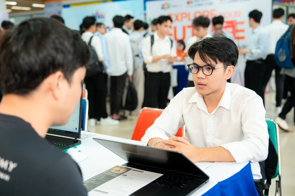 Hơn 70 doanh nghiệp hội tụ, 2.500 cơ hội việc làm 'phủ kín' HUTECH IT OPEN DAY 2026