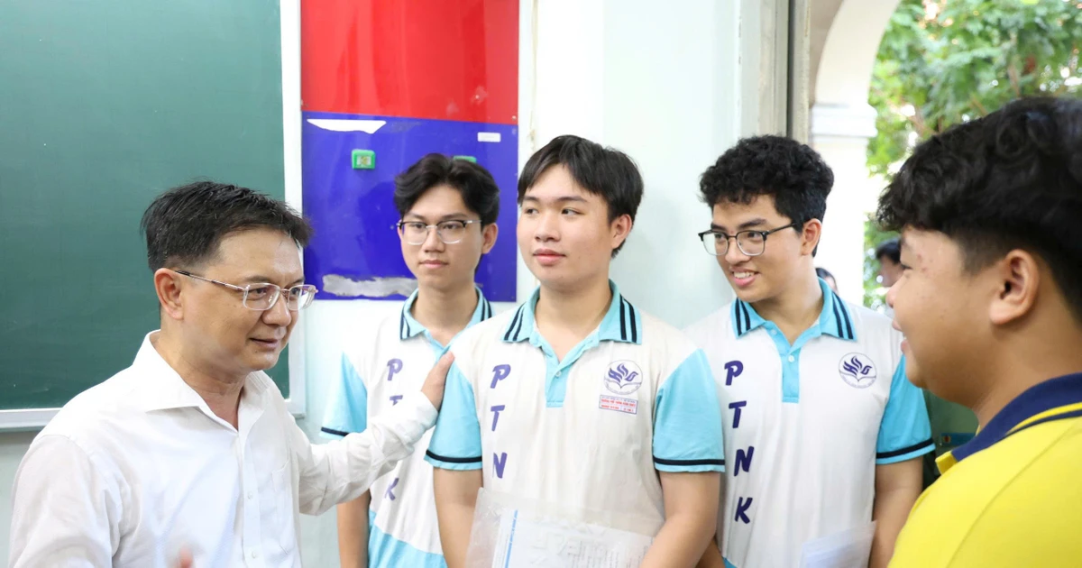 "Bật mí" từ trường thi 2026: Teen lớp 11 học gì từ đề Toán để không mất điểm oan?