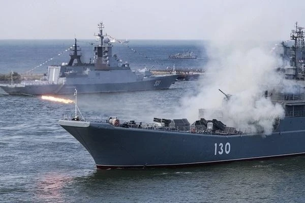 Nga lo đối phó khi Ukraine mở mặt trận mới trên Biển Azov