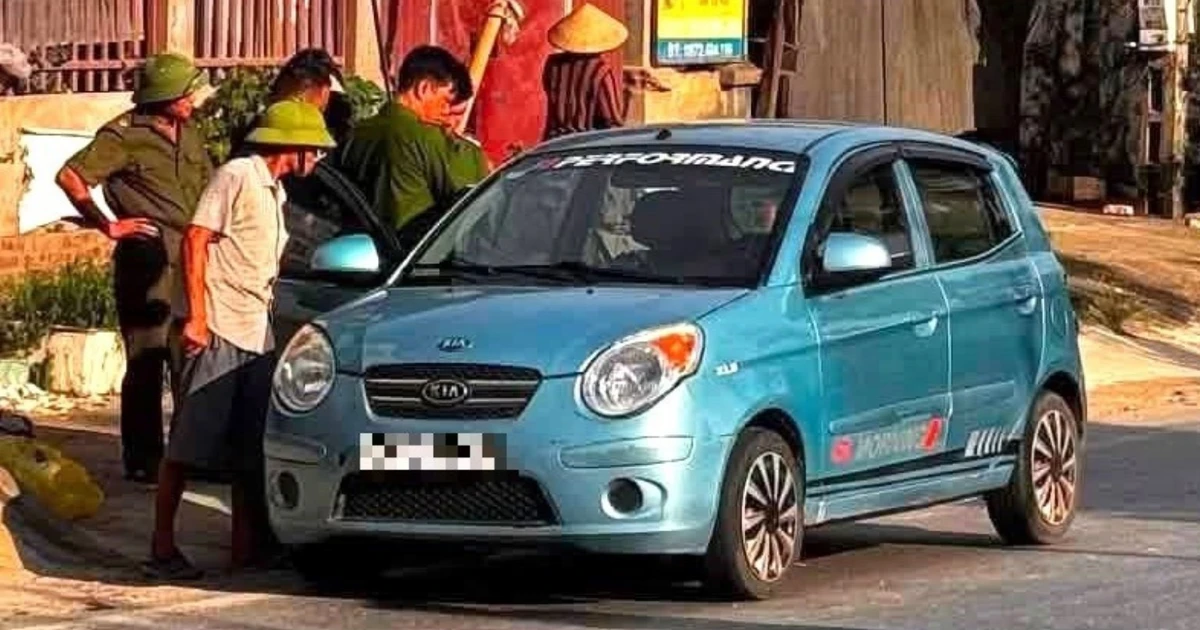Phát hiện hai người đàn ông tử vong trong ô tô đỗ ven quốc lộ 32