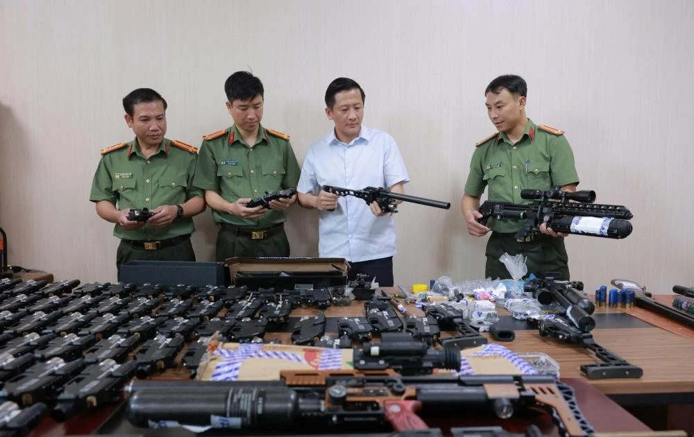 Hành trình bóc gỡ đường dây chế tạo vũ khí quân dụng, tiêu thụ hàng nghìn đơn hàng