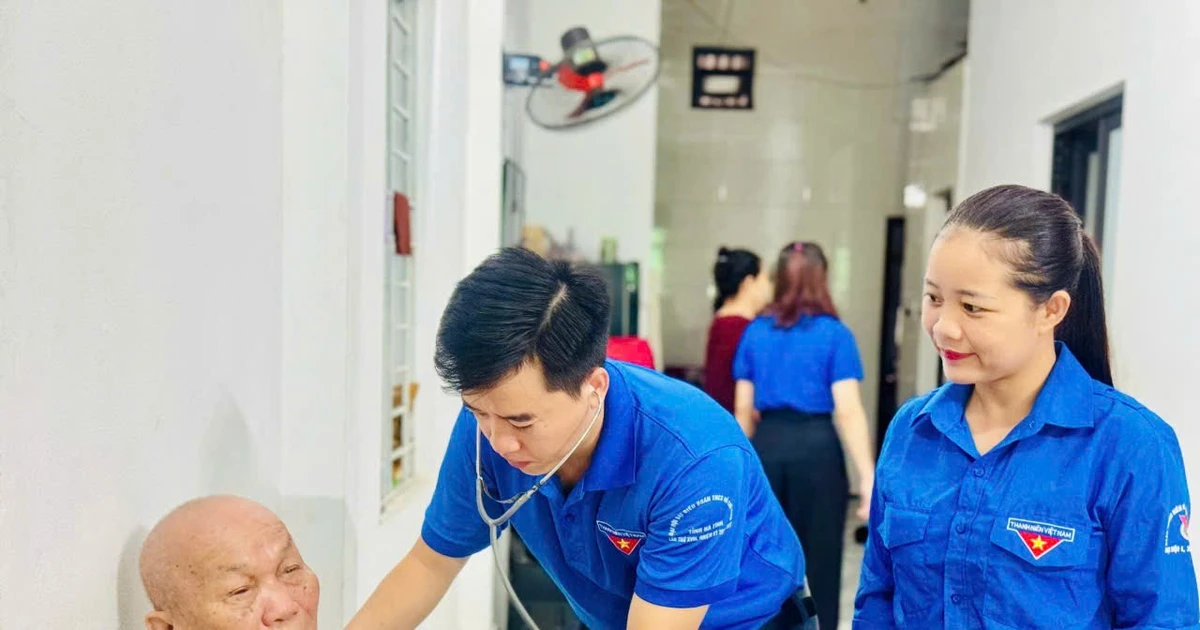 Thanh niên hỗ trợ khám bệnh, phát thuốc tri ân người có công