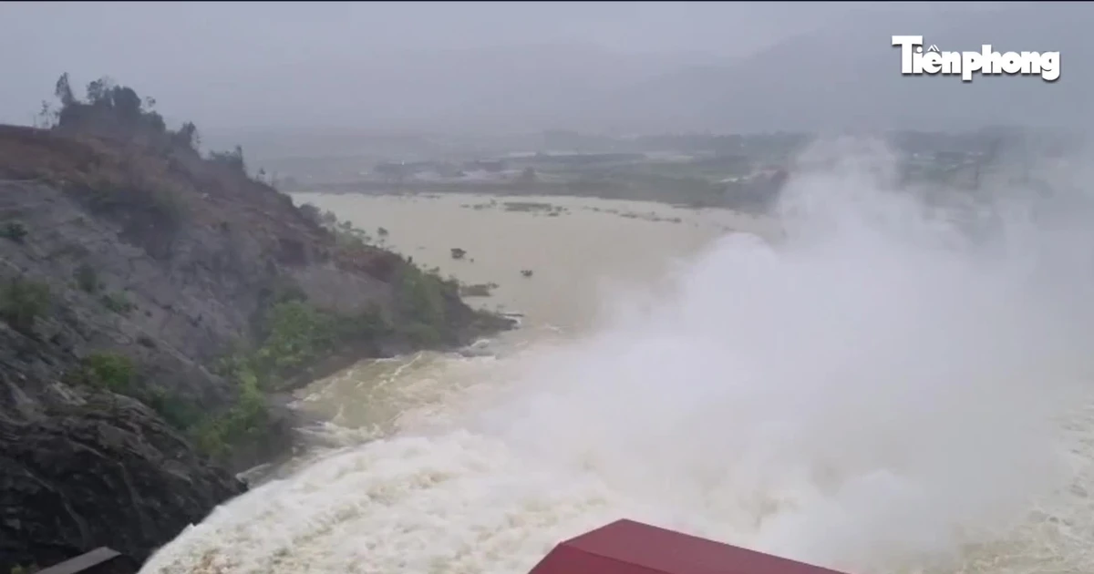 Cận cảnh thuỷ điện Hố Hô xả tràn, đường Hồ Chí Minh ngập do mưa lớn