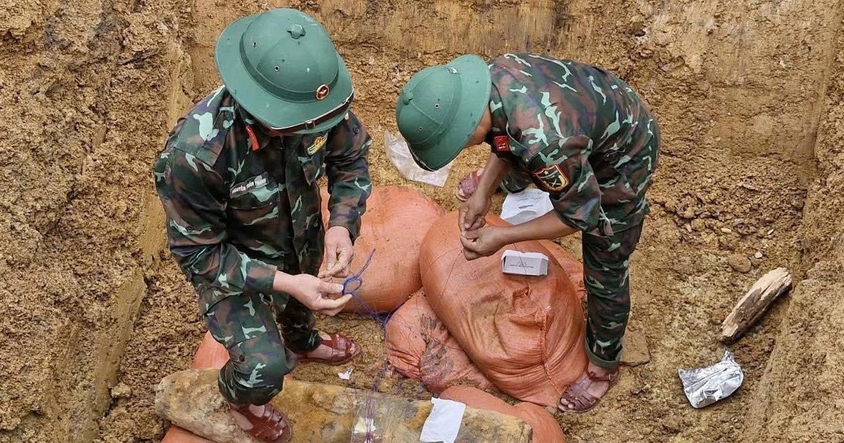 Phát hiện bom 'khủng' còn nguyên đầu nổ khi cải tạo vườn