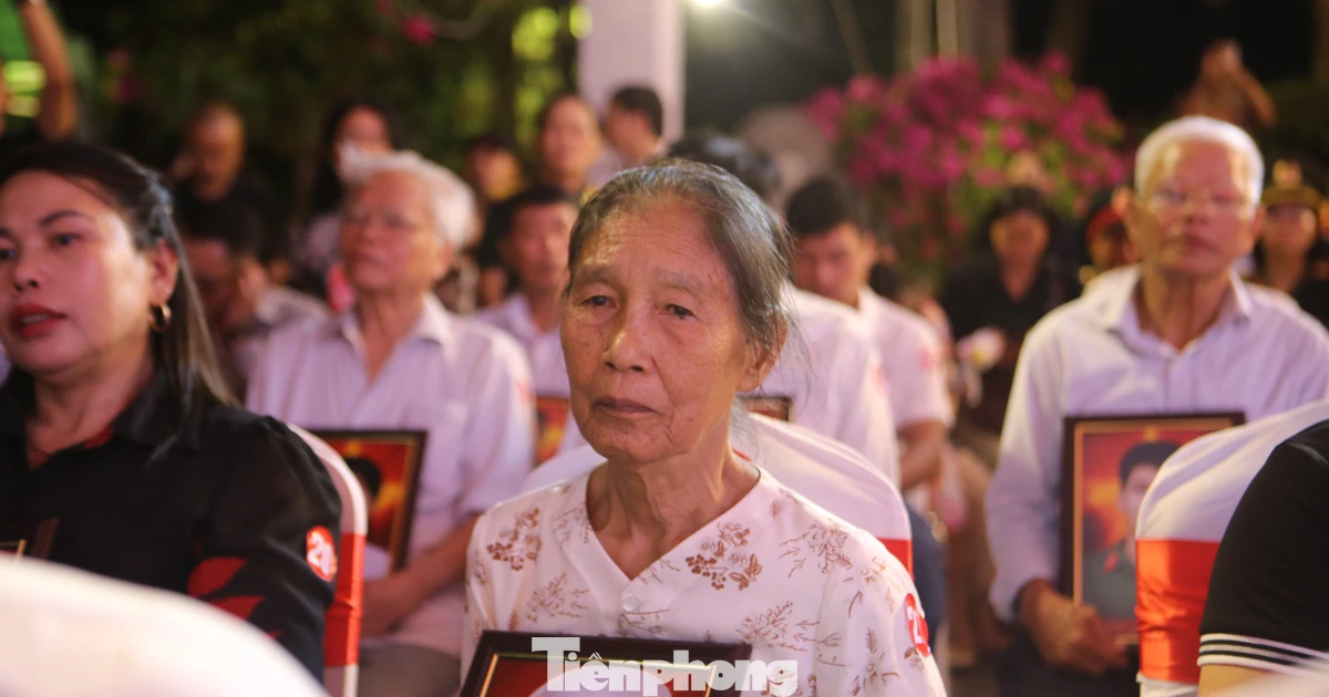 Xúc động lễ thắp nến tri ân tại Nghĩa trang liệt sĩ Quốc gia Trường Sơn