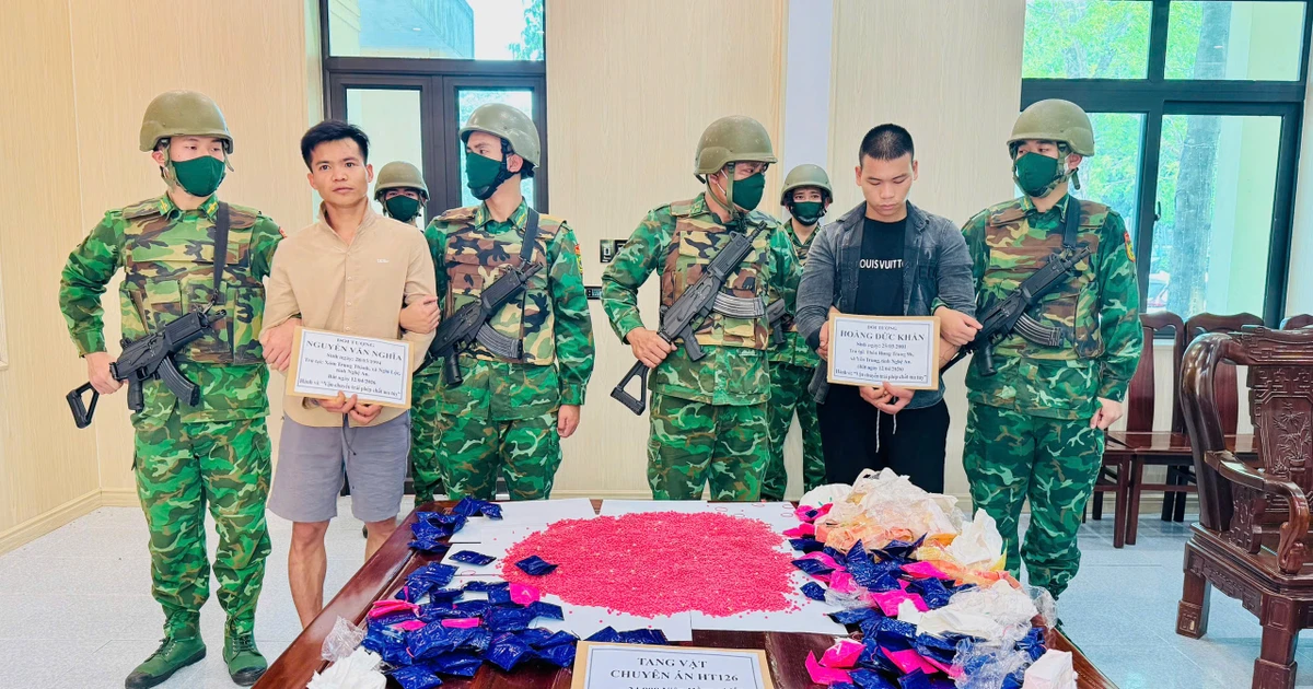 Bắt hai đối tượng vận chuyển 24.000 viên hồng phiến