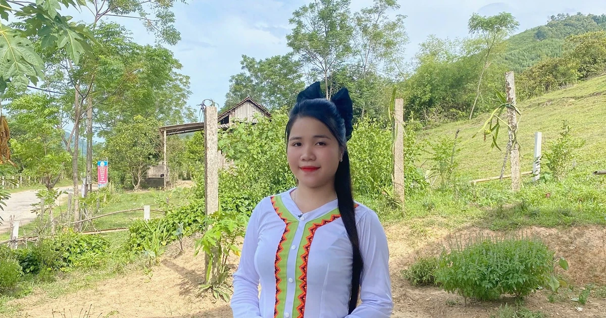 Nữ cử nhân người Chứt đầu tiên trở thành Đảng viên trẻ nhất bản