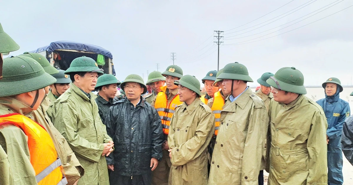 Phó Thủ tướng Mai Văn Chính kiểm tra công tác ứng phó mưa lũ tại Hà Tĩnh