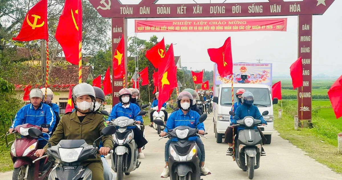 Thanh niên Hà Tĩnh đi từng ngõ, đến từng làng tuyên truyền bầu cử