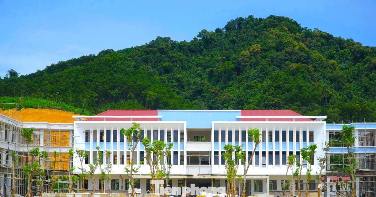 Cận cảnh trường nội trú liên cấp hơn 140 tỷ đồng trước ngày bàn giao