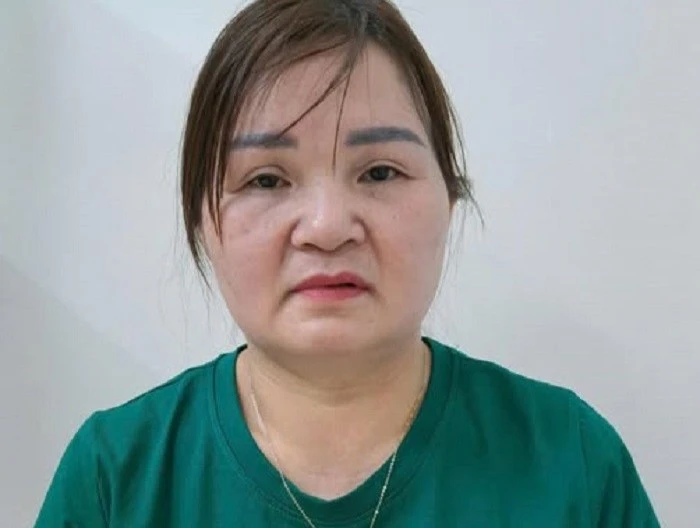 Dụ dỗ, tổ chức cho nhiều người vượt biên