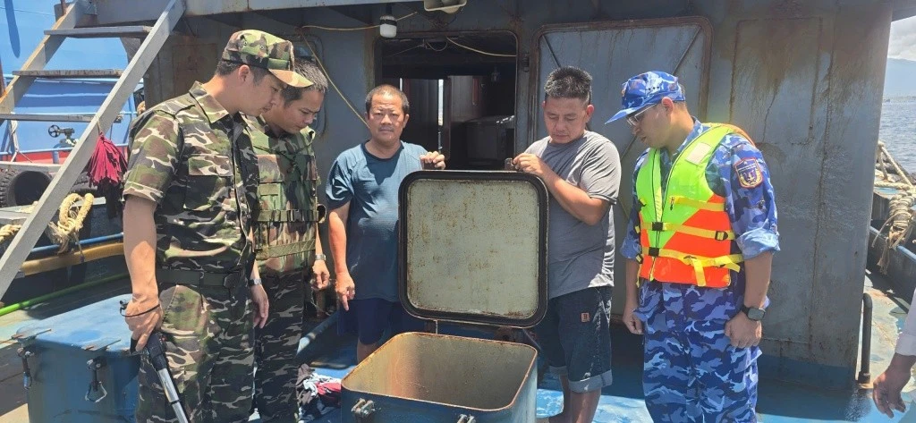 Ngăn chặn buôn lậu xăng dầu khi giá trong nước thấp hơn khu vực