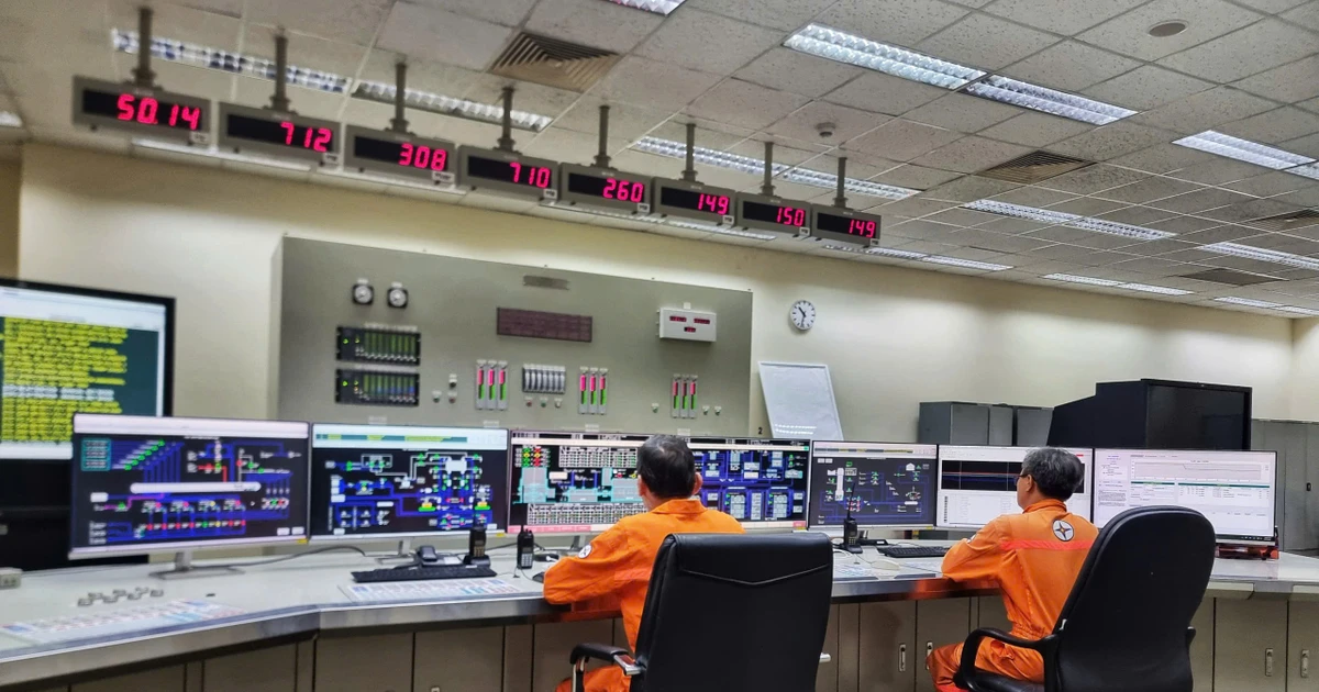 Cung ứng điện mùa nắng nóng: 'Liệu cơm gắp mắm' trước áp lực kép