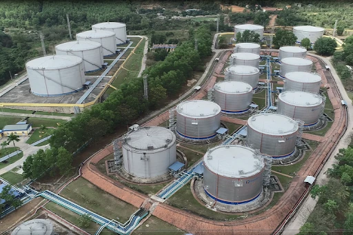 Tiền nhập xăng dầu của Việt Nam tăng gần gấp đôi