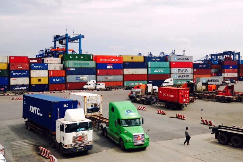 Lạm phát 5 tháng vượt 4%, Việt Nam nhập siêu gần 14 tỷ USD