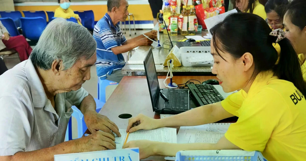 Hơn 20.000 người ở Hà Nội nguy cơ gián đoạn nhận lương hưu tháng 7