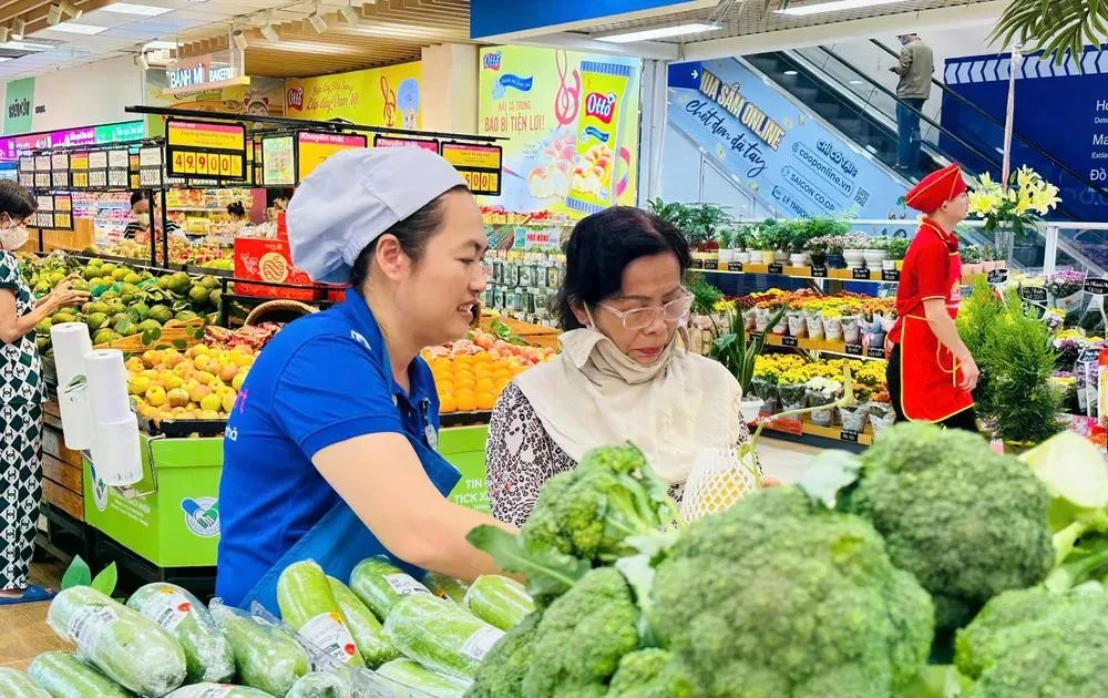 Giá xăng đã về ngang mức trước khi xảy ra xung đột Trung Đông, sao hàng hóa chưa giảm?