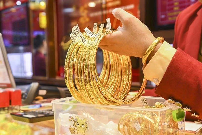 Giá vàng thế giới tăng ‘dựng đứng’, giá trong nước trên đỉnh cao mới