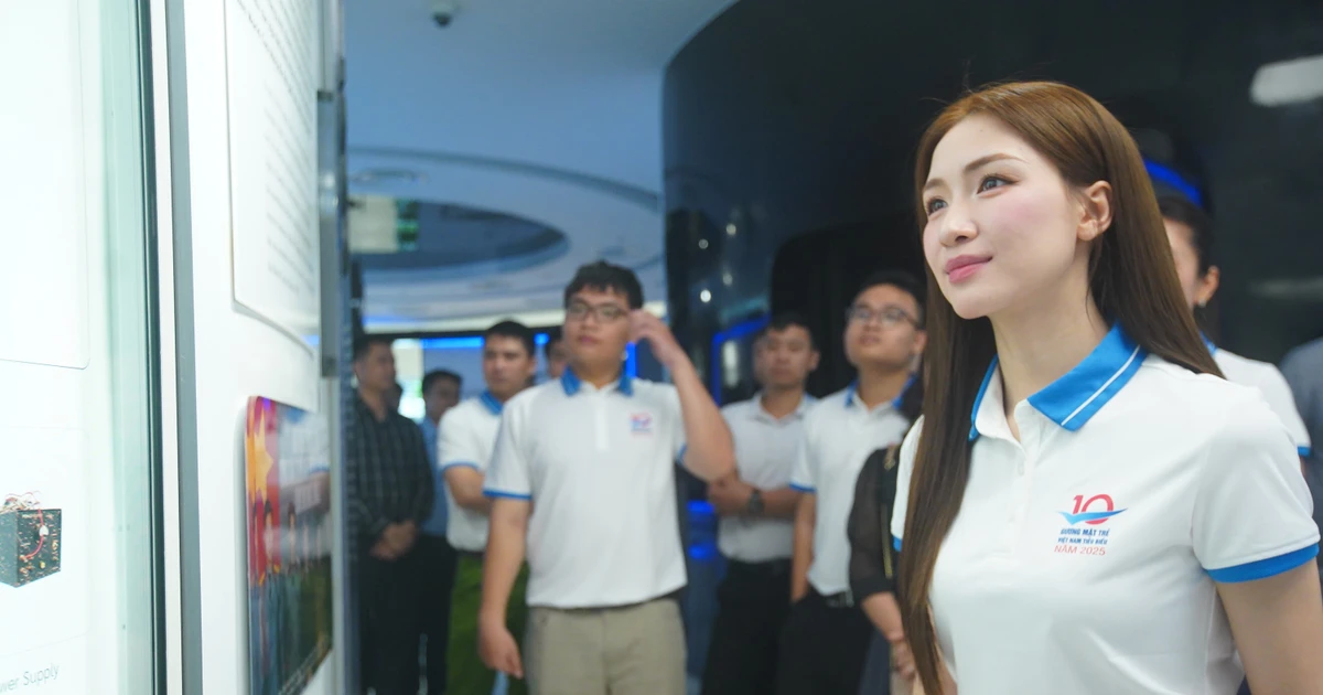 Hòa Minzy, Đức Phúc cùng các Gương mặt trẻ tham quan, trải nghiệm 'bảo tàng số'