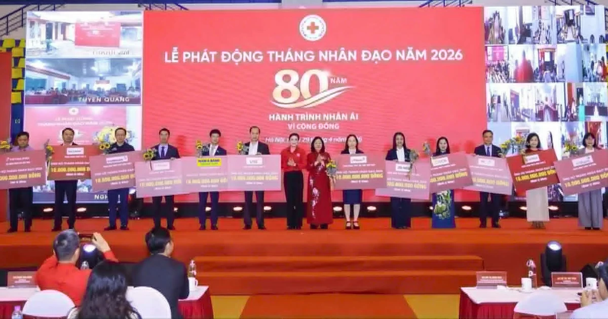 Nam A Bank trao tặng 10 tỷ đồng hưởng ứng Tháng Nhân đạo năm 2026