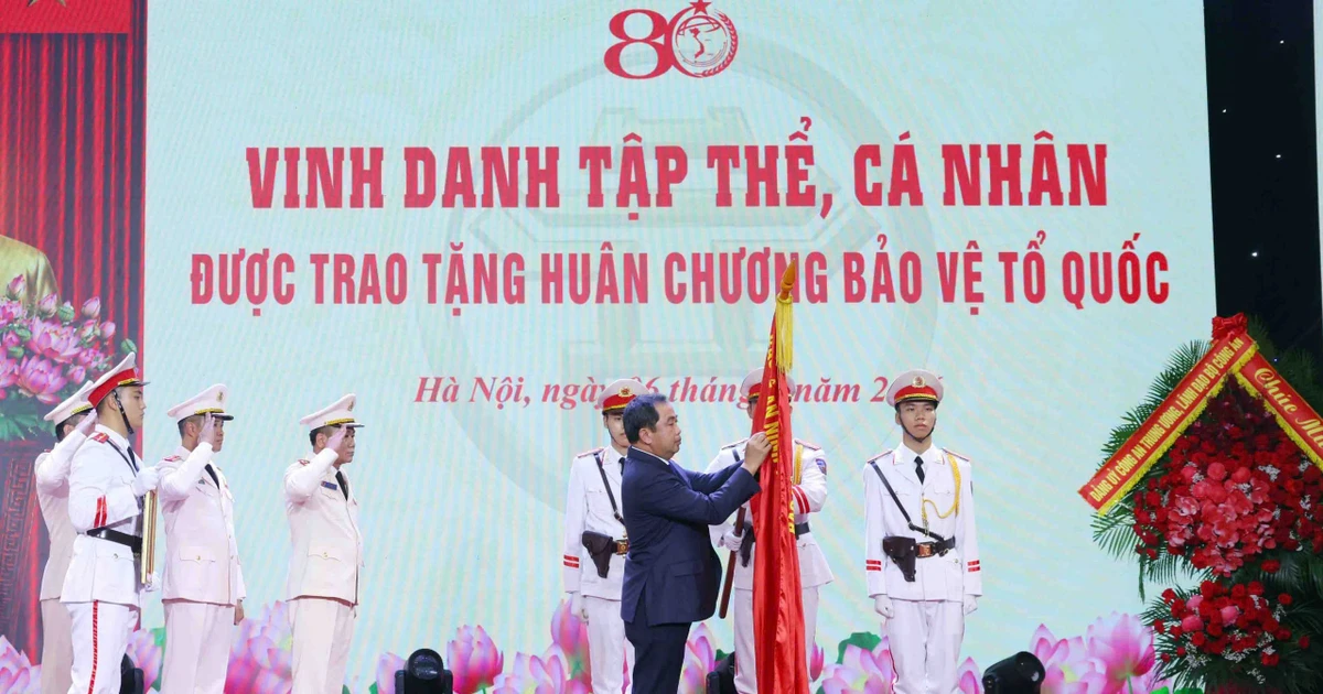 Công an Hà Nội đón nhận Huân chương Bảo vệ Tổ quốc hạng Nhất