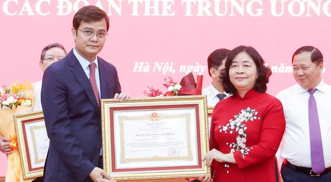 Trung ương Đoàn nhận Huân chương Lao động hạng Ba