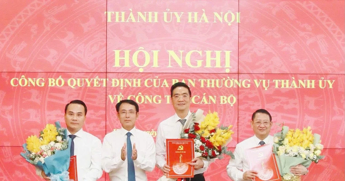 Hà Nội công bố, trao thêm nhiều quyết định về công tác cán bộ