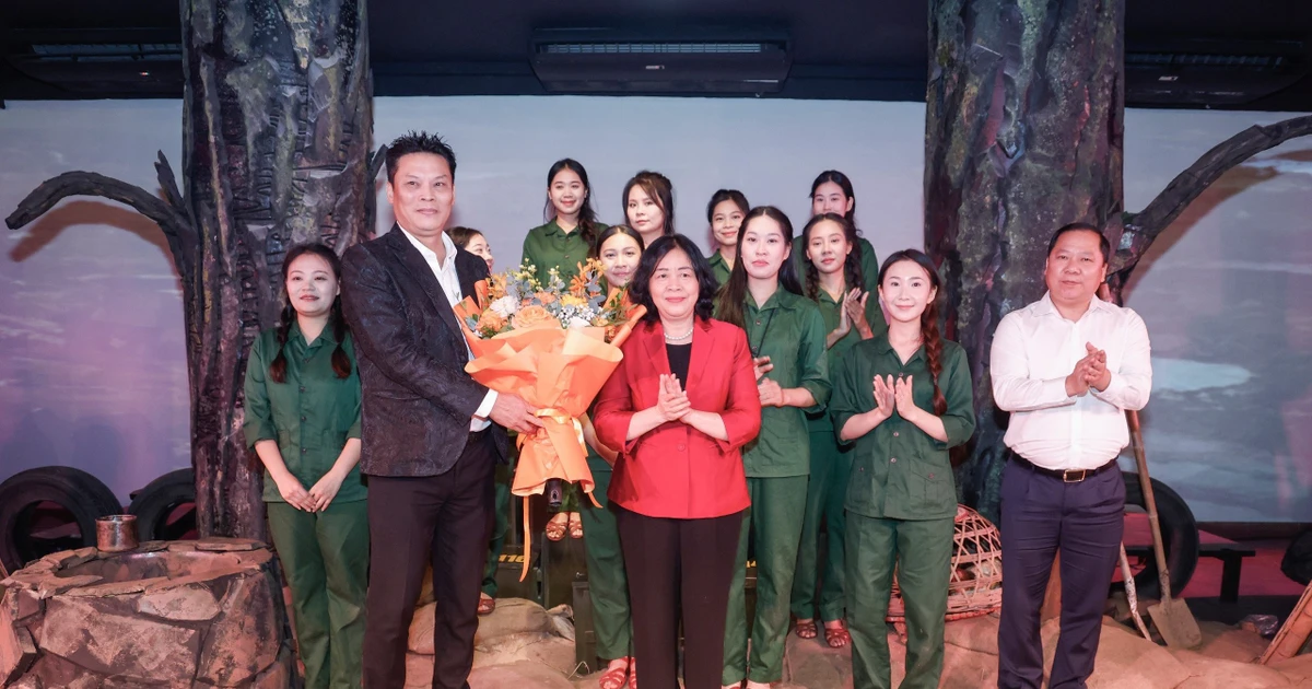 Chủ tịch Ủy ban Trung ương MTTQ Việt Nam Bùi Thị Minh Hoài dự chương trình 'Huyền thoại tuổi thanh xuân'